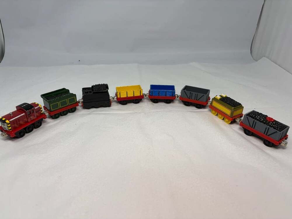 Thomas & Friends Take-N-Play Die-Cast Metal Magnetic Trains-Salty Engine & 7Cars